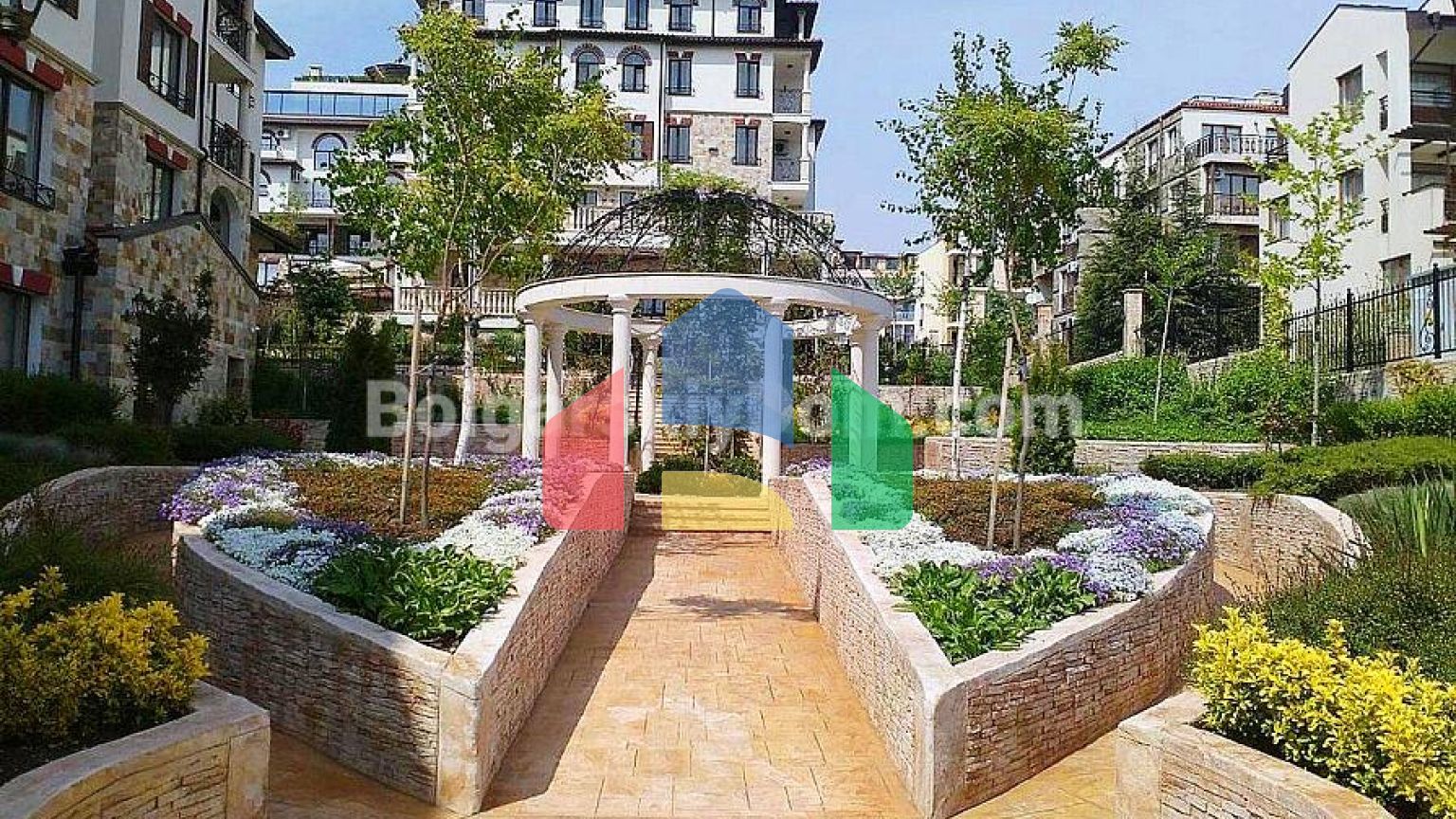 Трикімнатна квартира в Артур