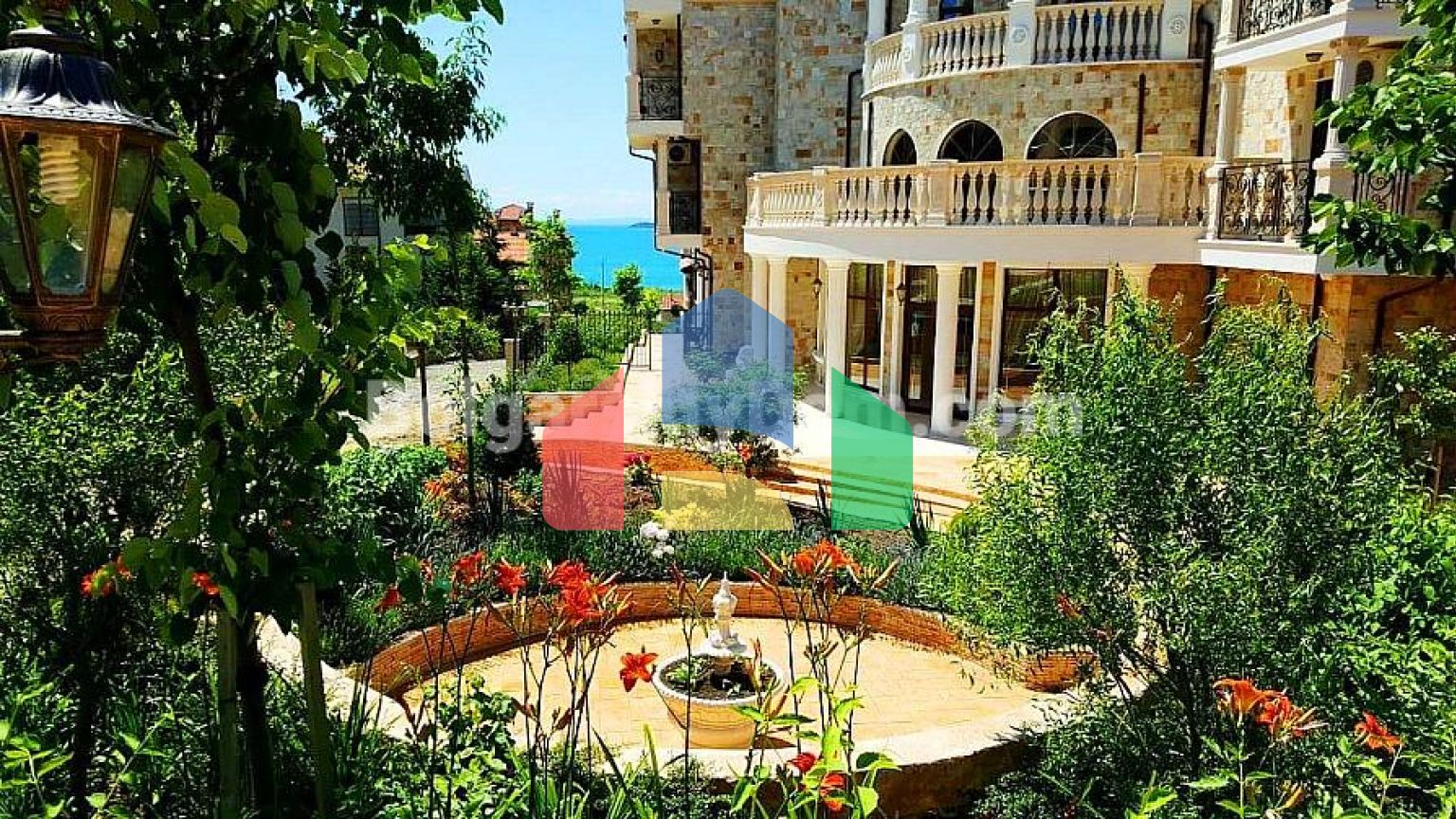 Трикімнатна квартира в Артур