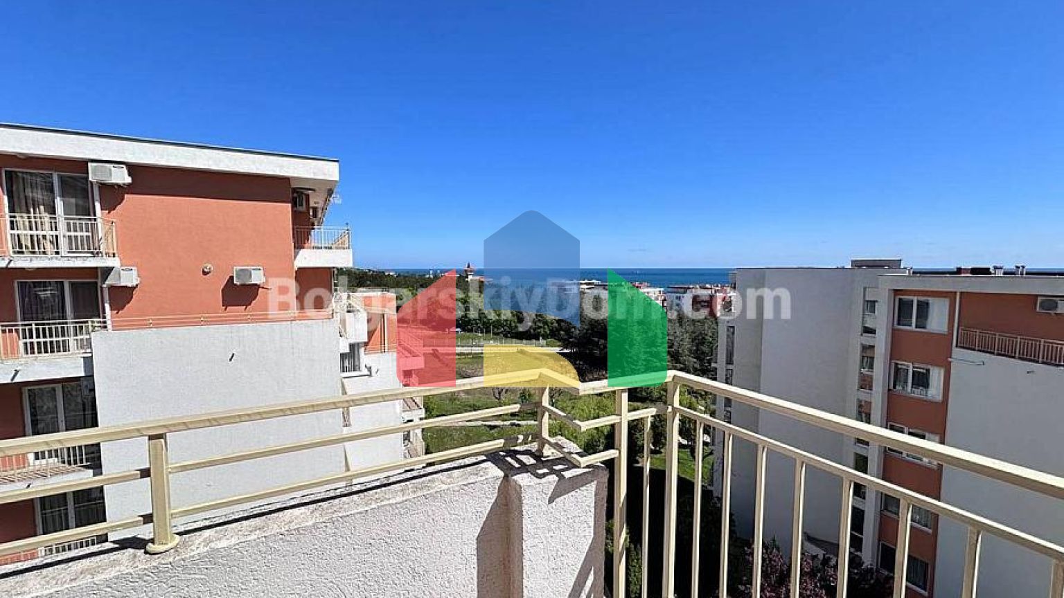 Трикімнатна квартира в Краун Форт Клуб