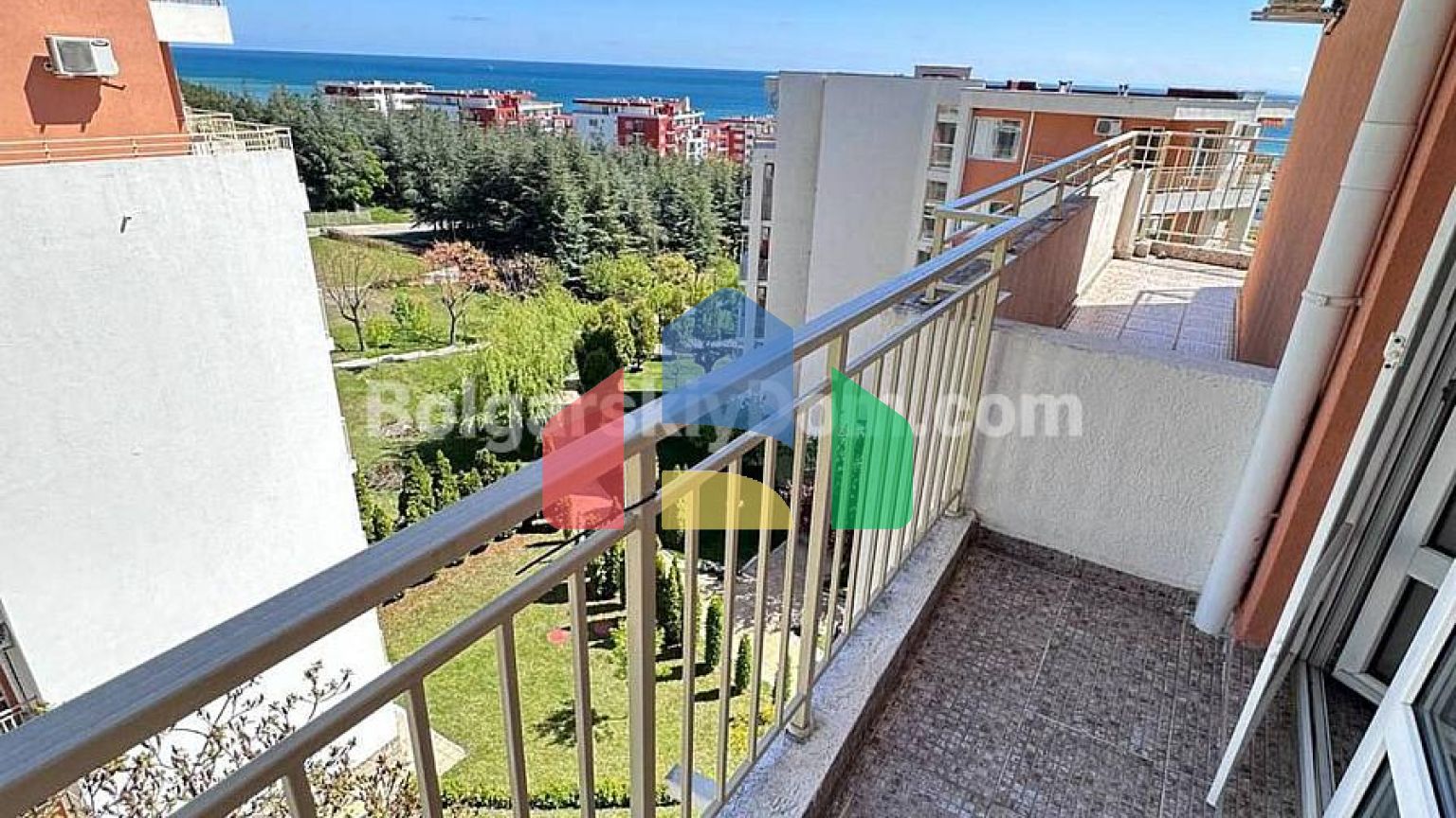 Трикімнатна квартира в Краун Форт Клуб