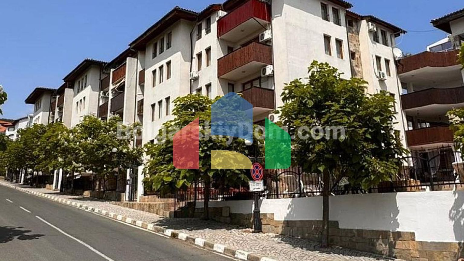 Трикімнатна квартира в Шато Несебр