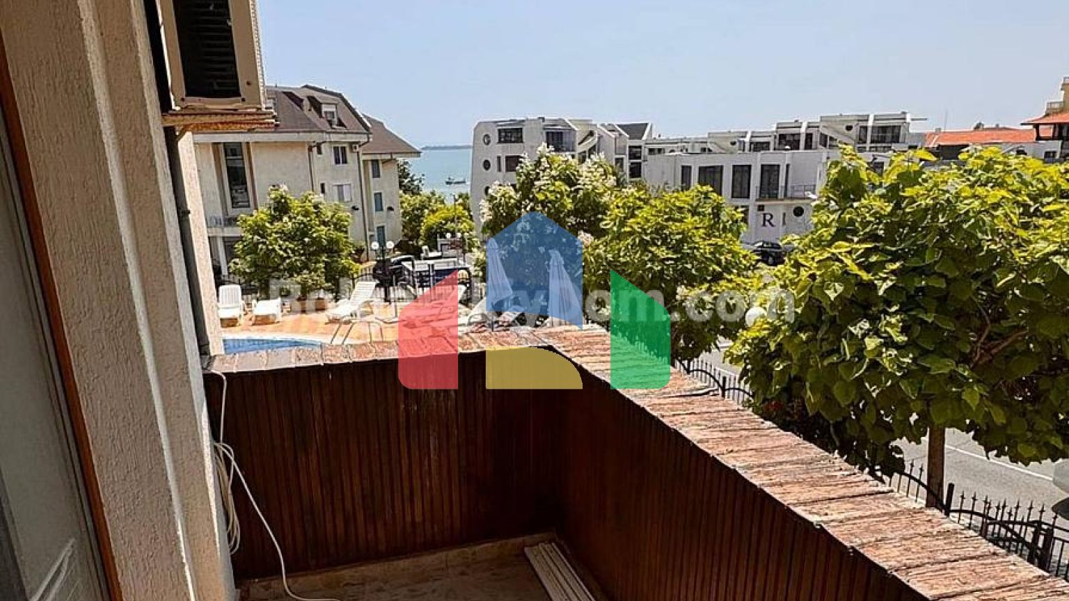 Трикімнатна квартира в Шато Несебр