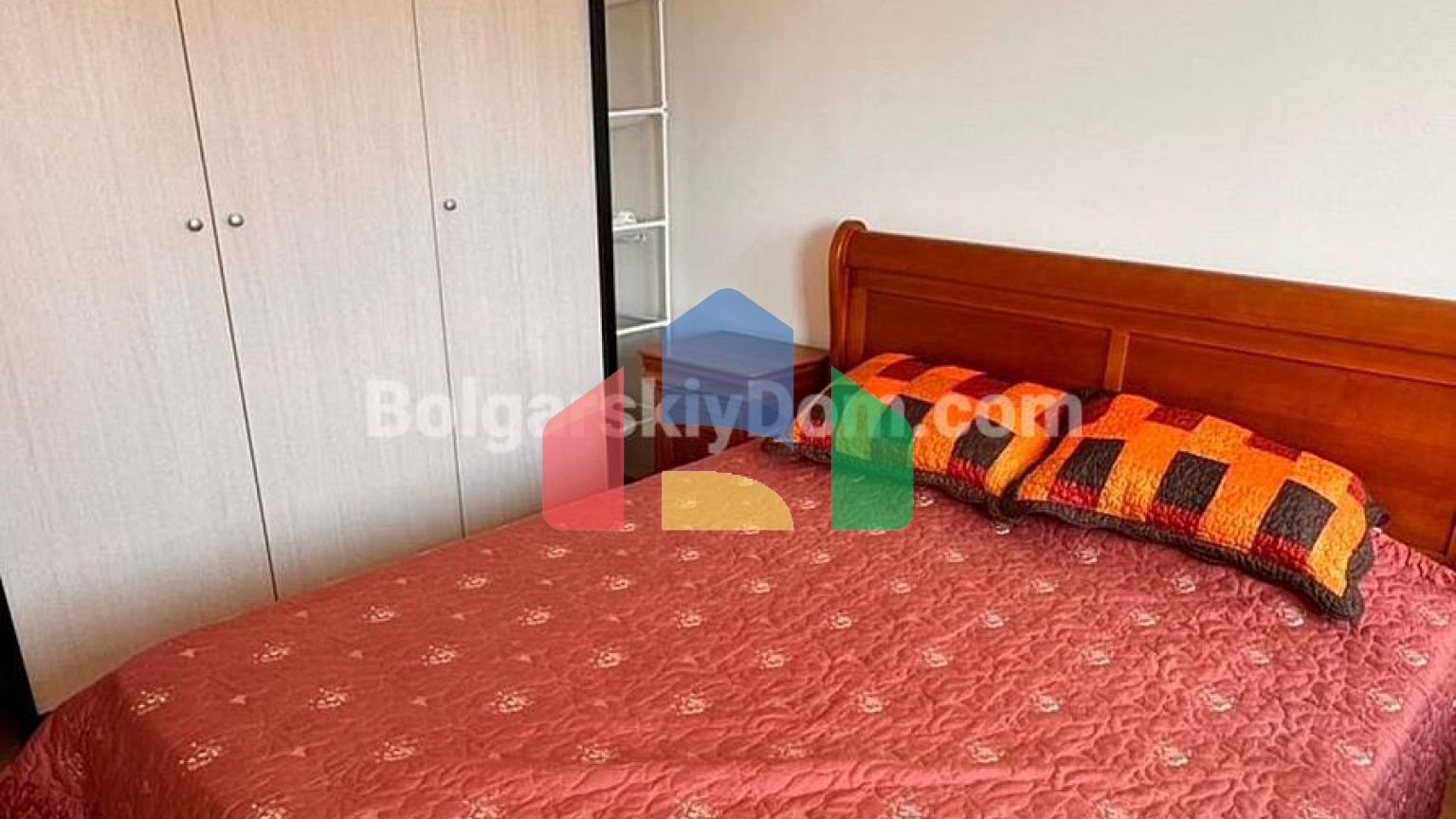 Трикімнатна квартира в Шато Несебр