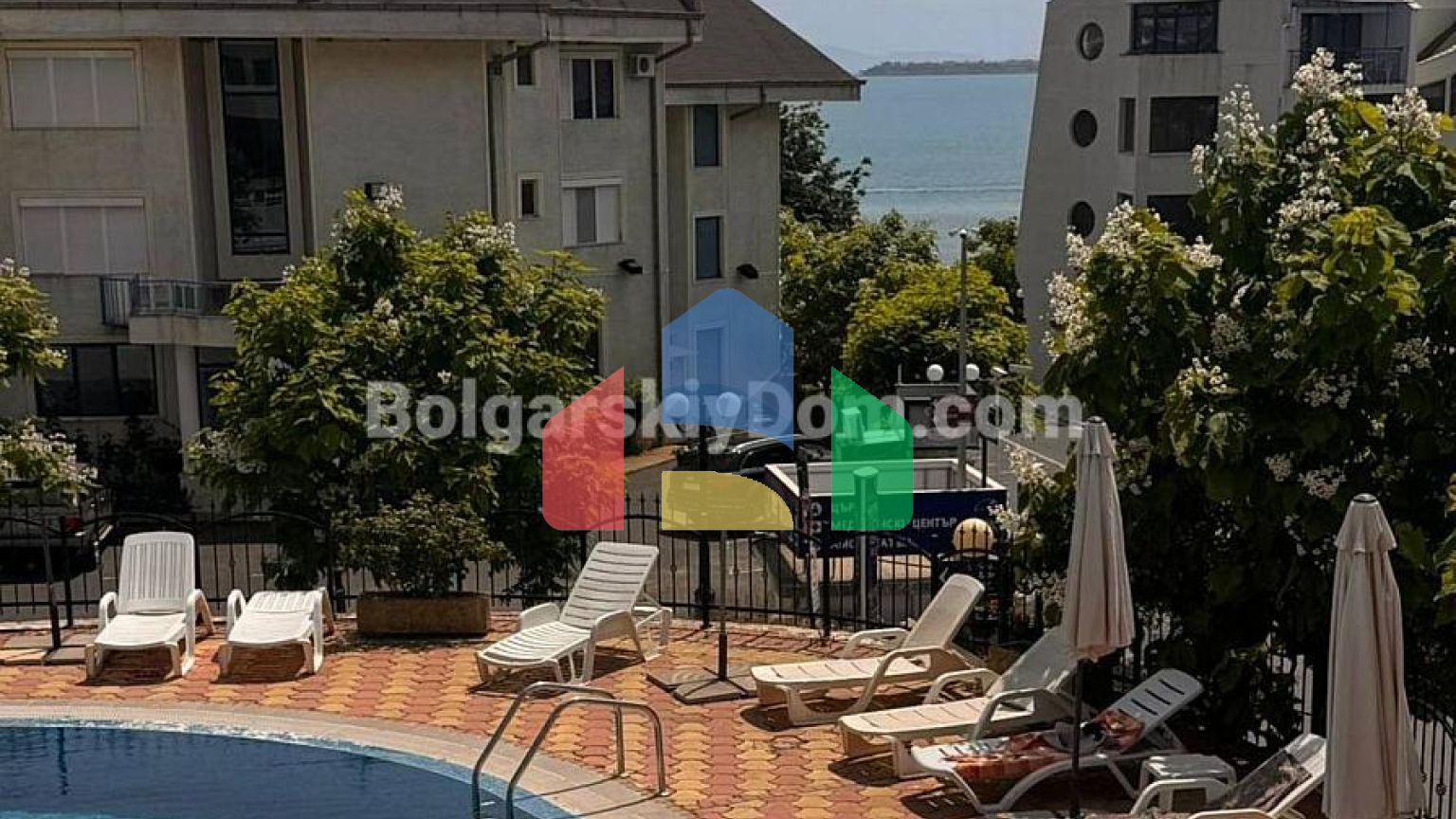 Трикімнатна квартира в Шато Несебр