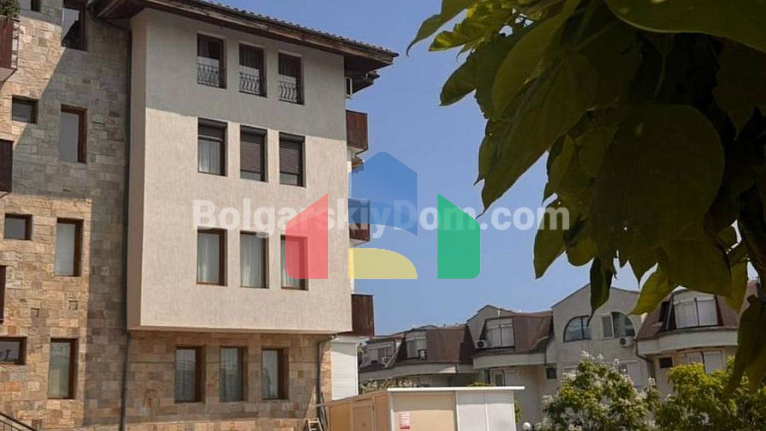 Трикімнатна квартира в Шато Несебр