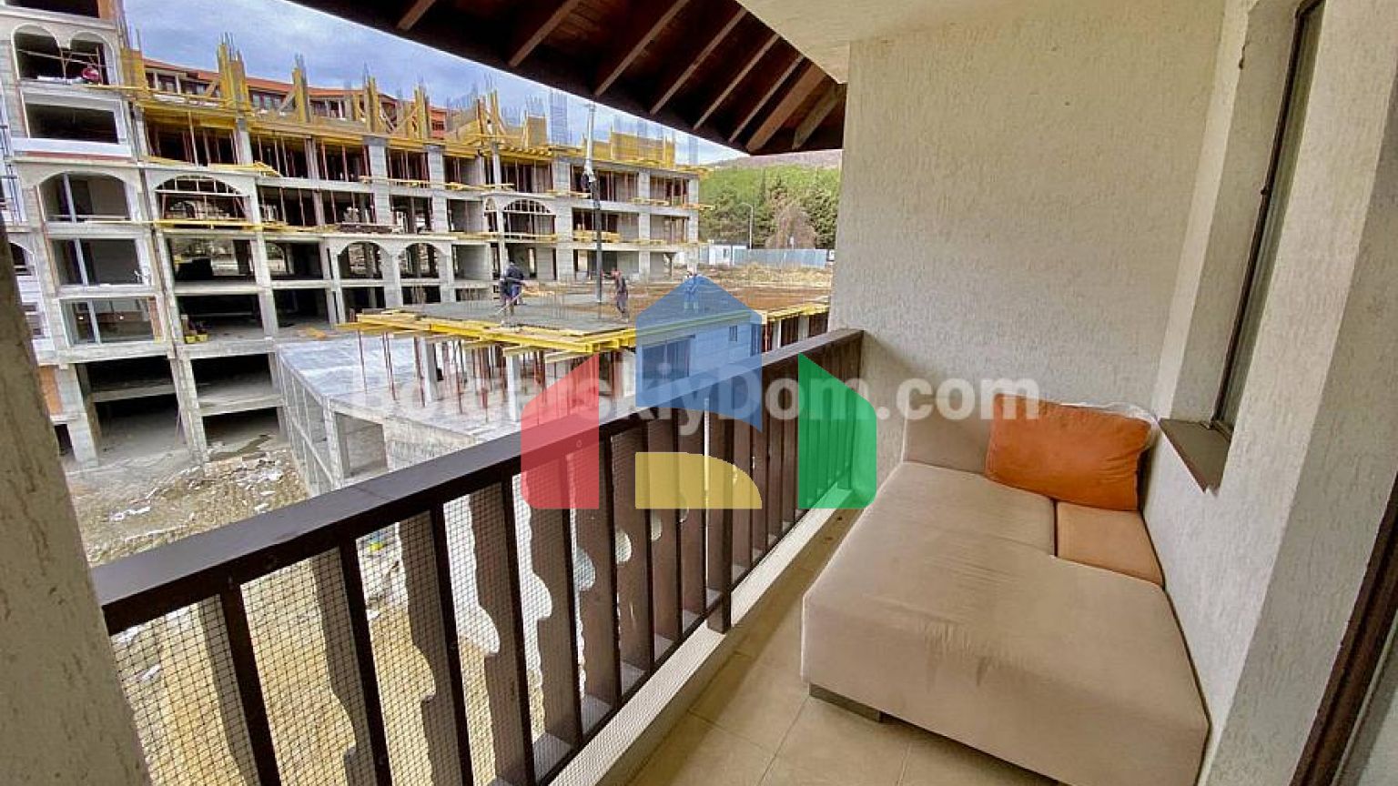 Трикімнатна квартира в Етера 2