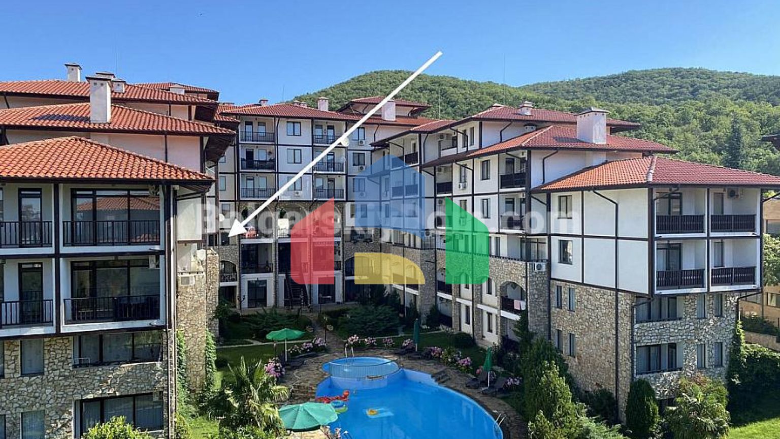 Трикімнатна квартира в Етера 2