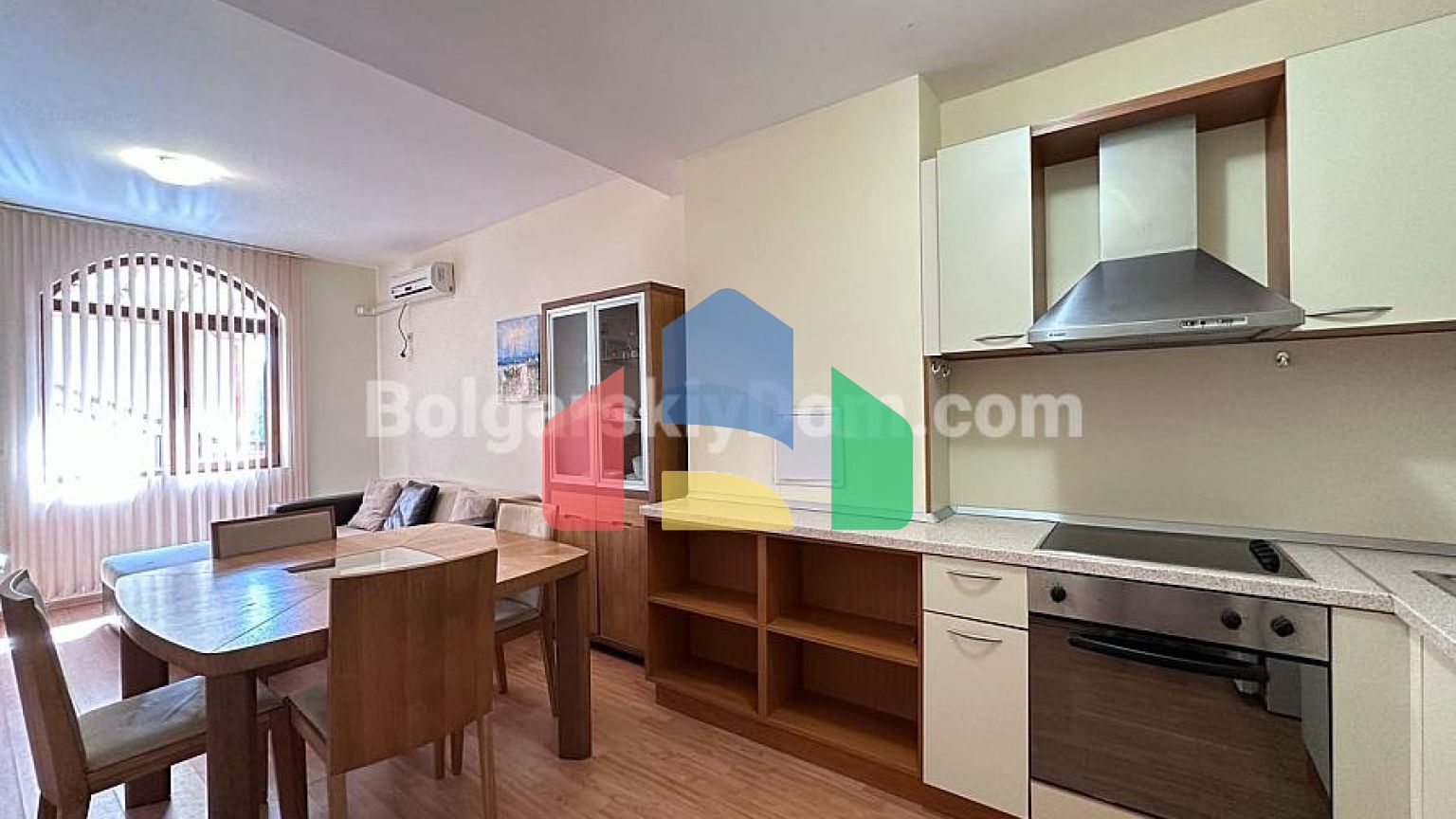 Двоповерхова квартира в Райський Сад