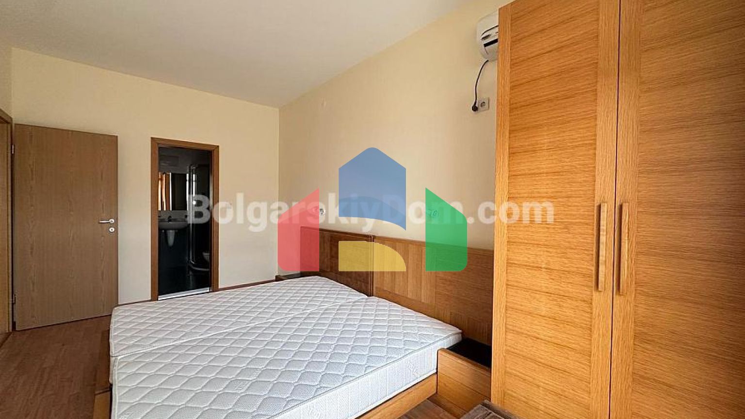 Двоповерхова квартира в Райський Сад