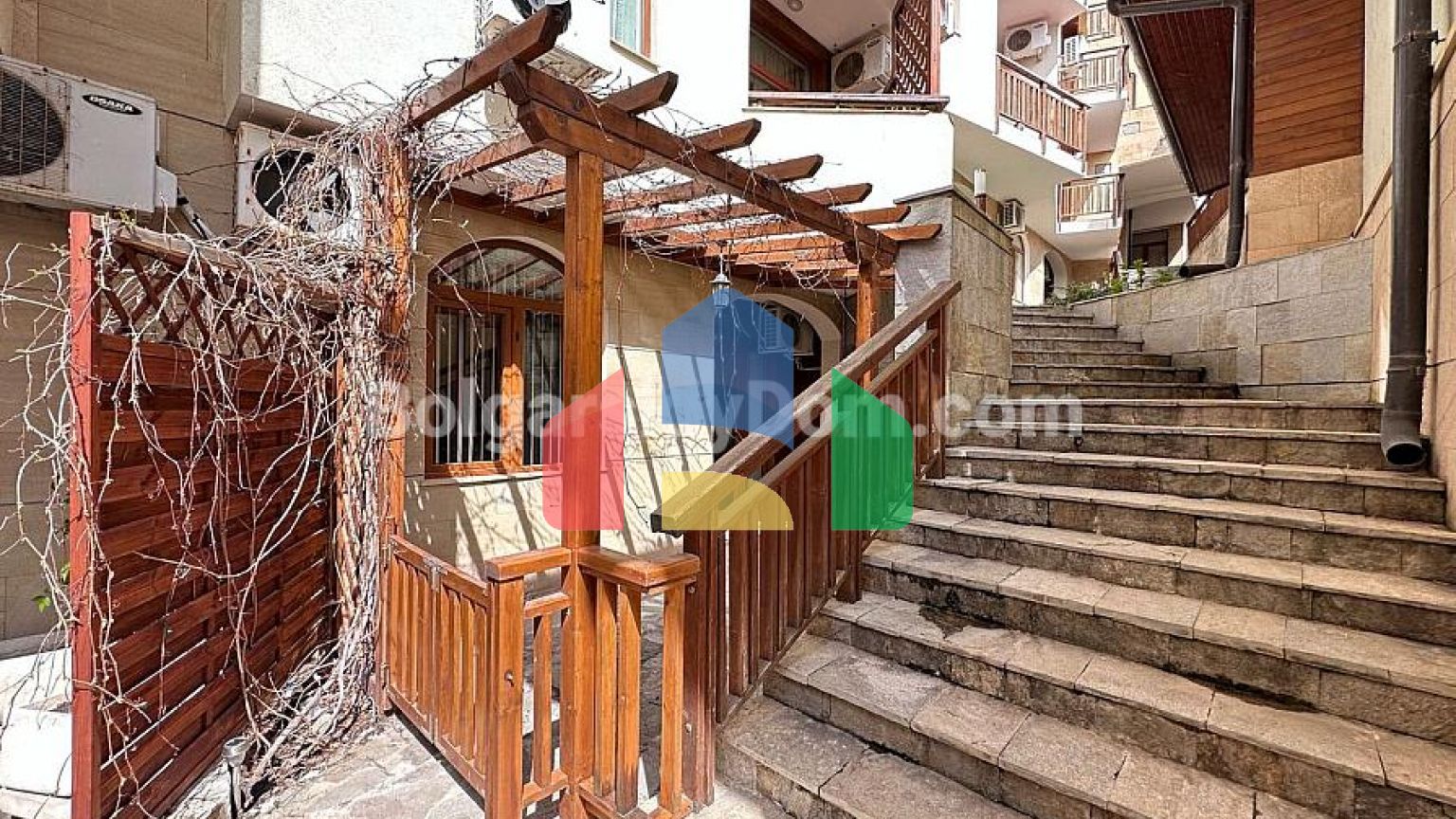 Двоповерхова квартира в Райський Сад