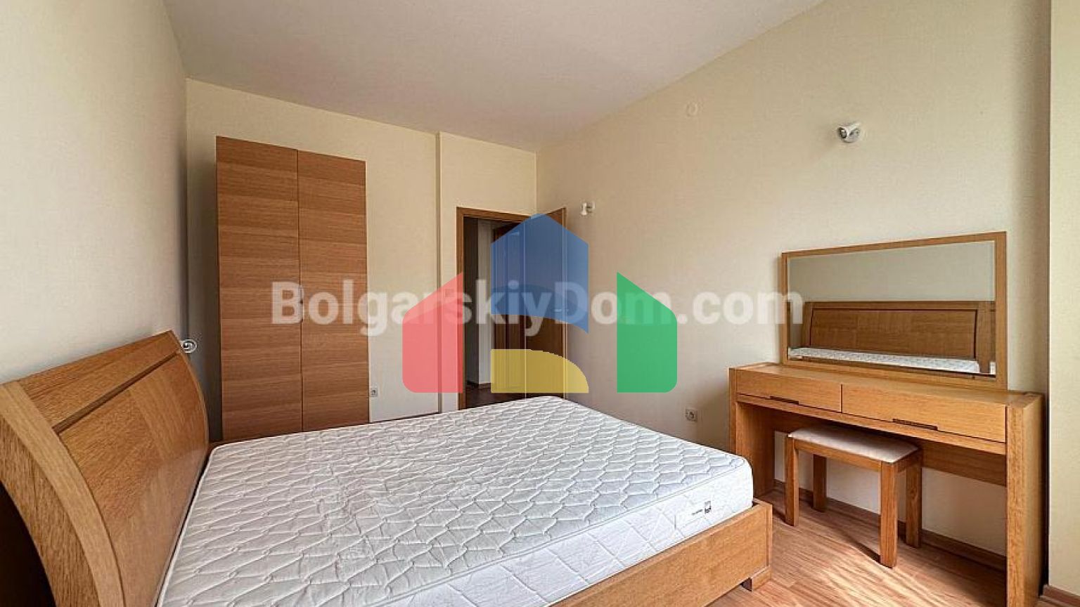 Двоповерхова квартира в Райський Сад