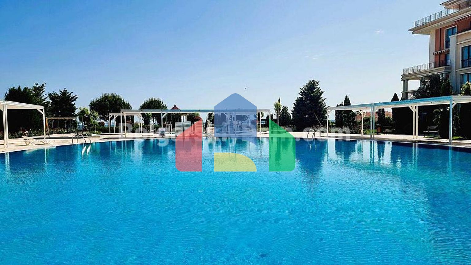 Трехкомнатная квартира в Престиж Форт Бич