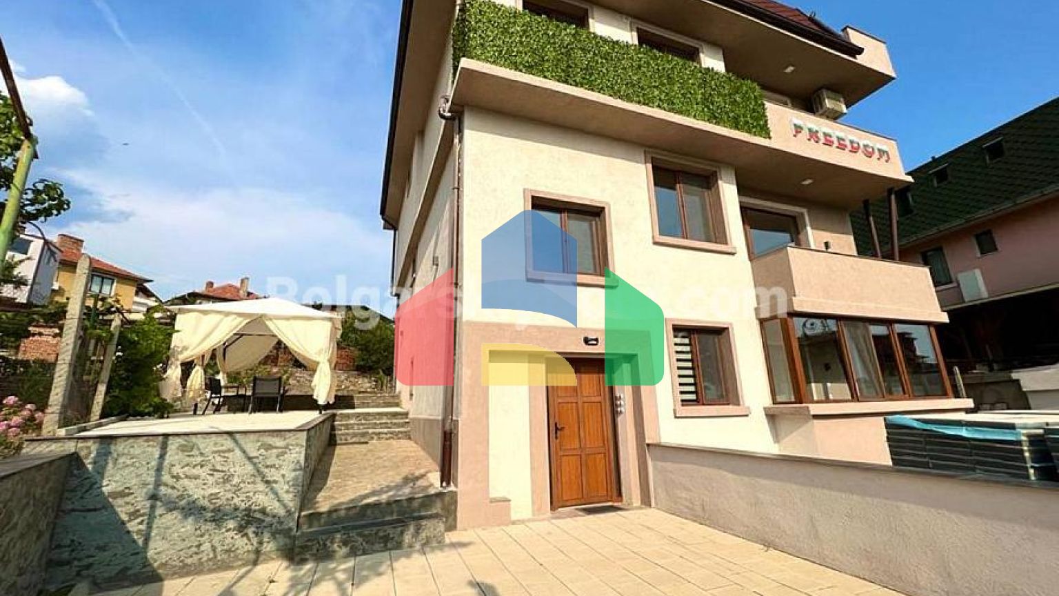 Трикімнатна квартира у Фрідом