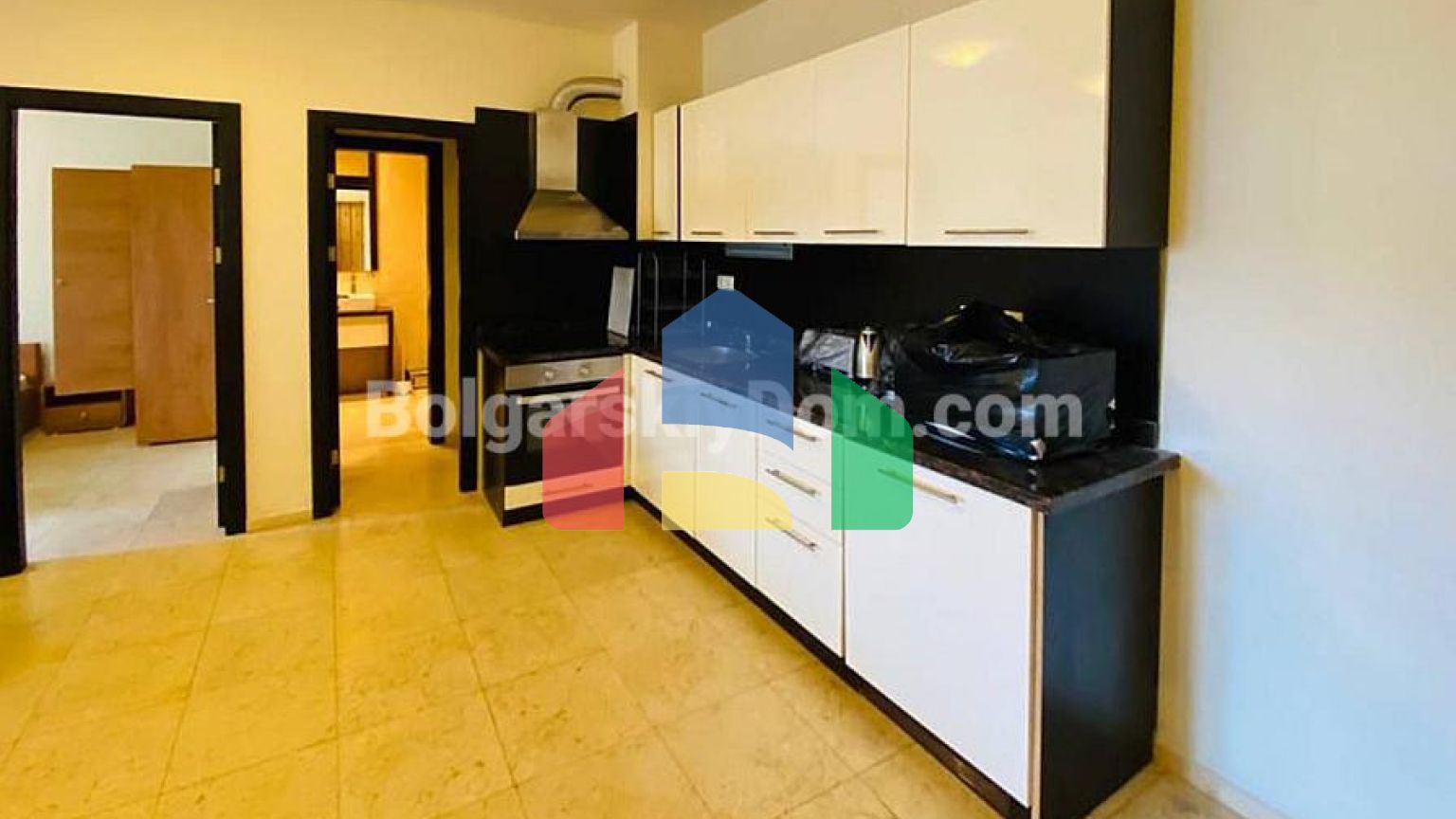 Трикімнатна квартира в Райський Сад