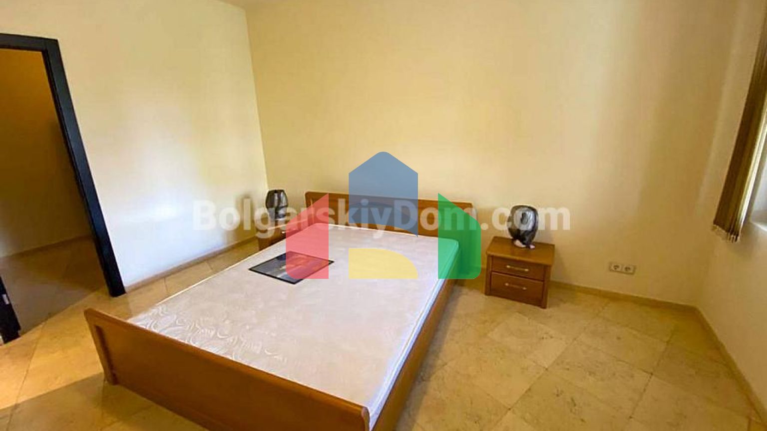 Трикімнатна квартира в Райський Сад