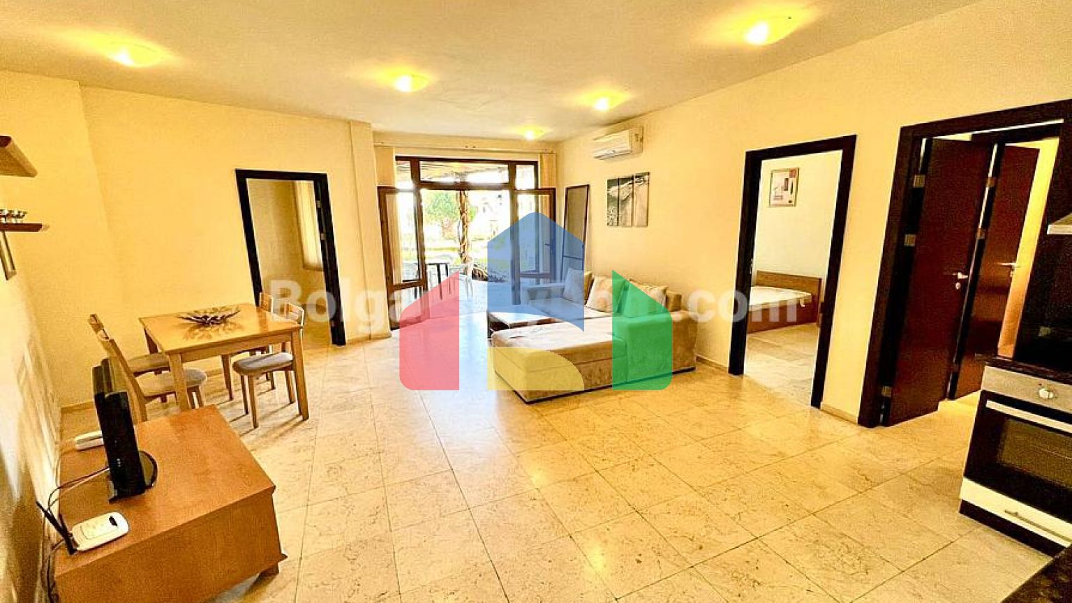 Трикімнатна квартира в Райський Сад