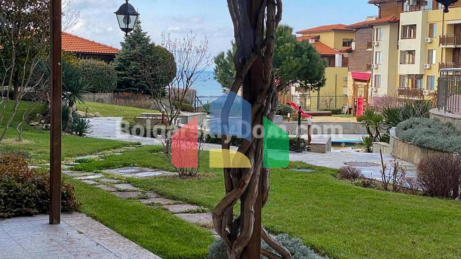 Трикімнатна квартира в Райський Сад