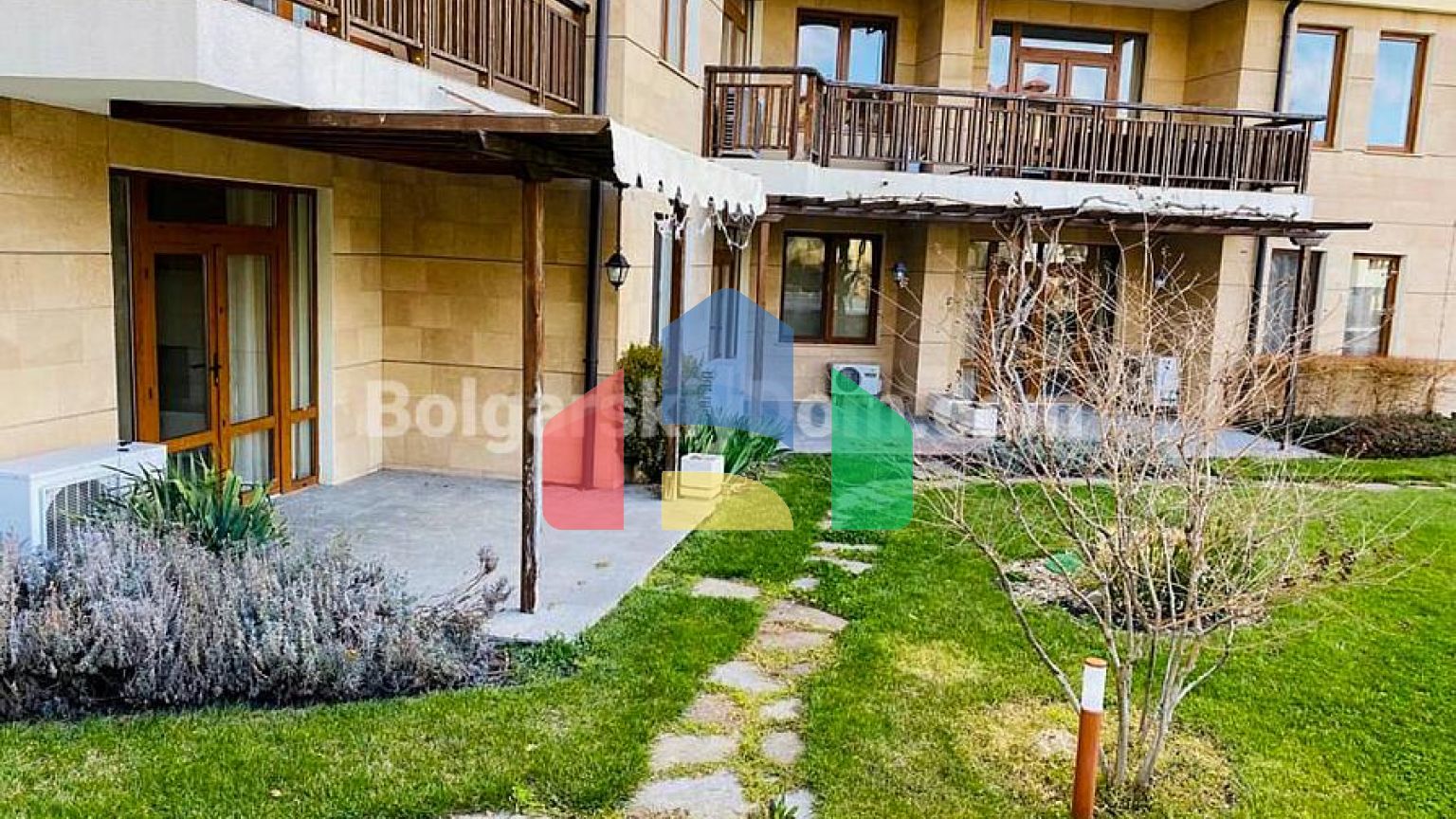 Трикімнатна квартира в Райський Сад