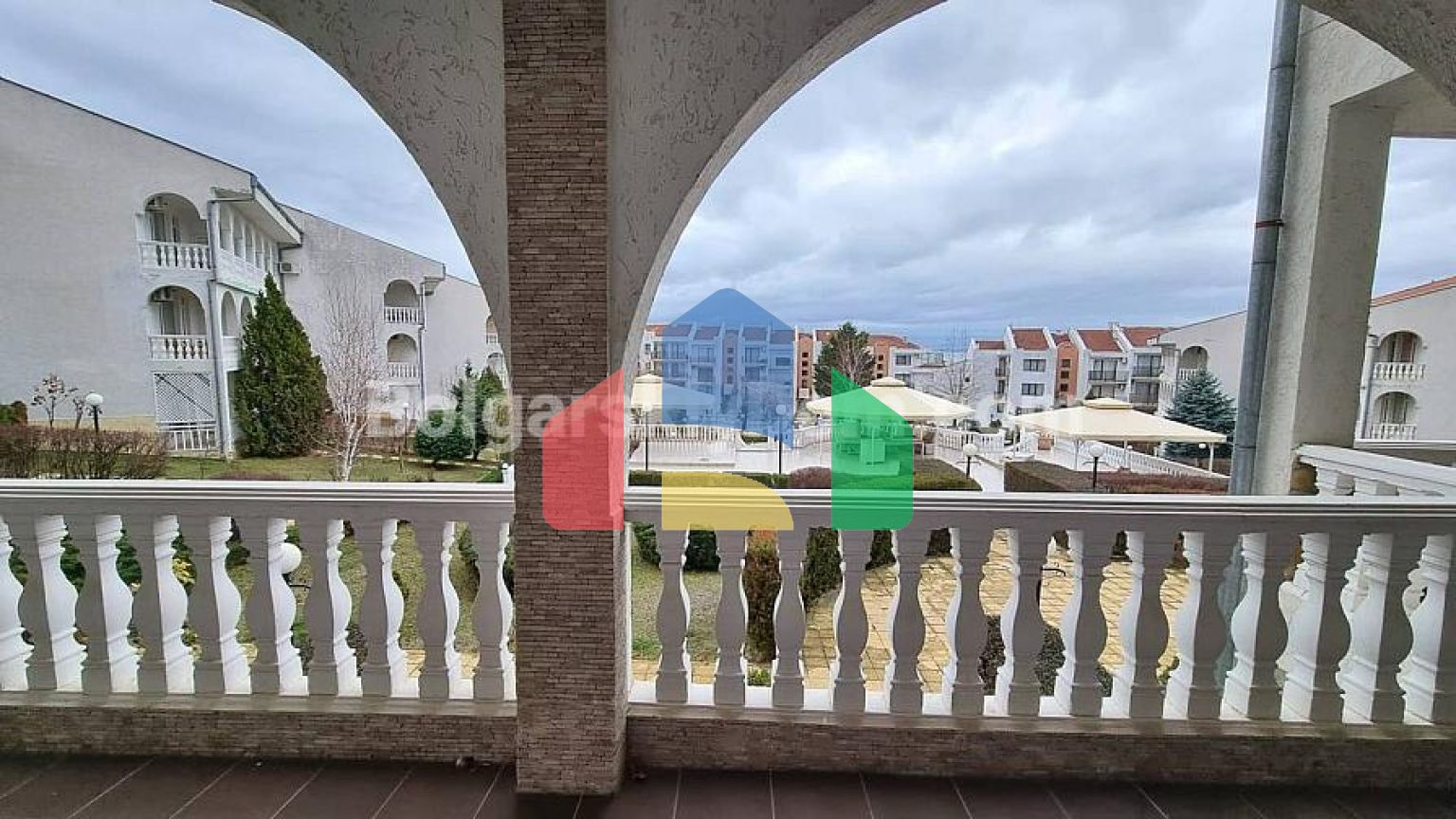 Двокімнатна квартира в Лазур 1