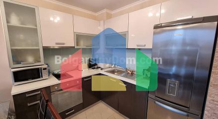 Двокімнатна квартира в Лазур 1