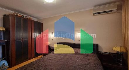 Двокімнатна квартира в Лазур 1