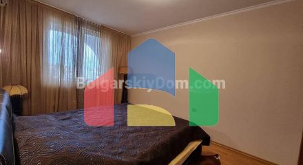 Двокімнатна квартира в Лазур 1