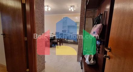 Двокімнатна квартира в Лазур 1