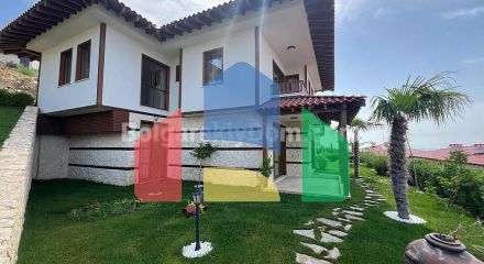 Новий двоповерховий будинок в Святому Власі