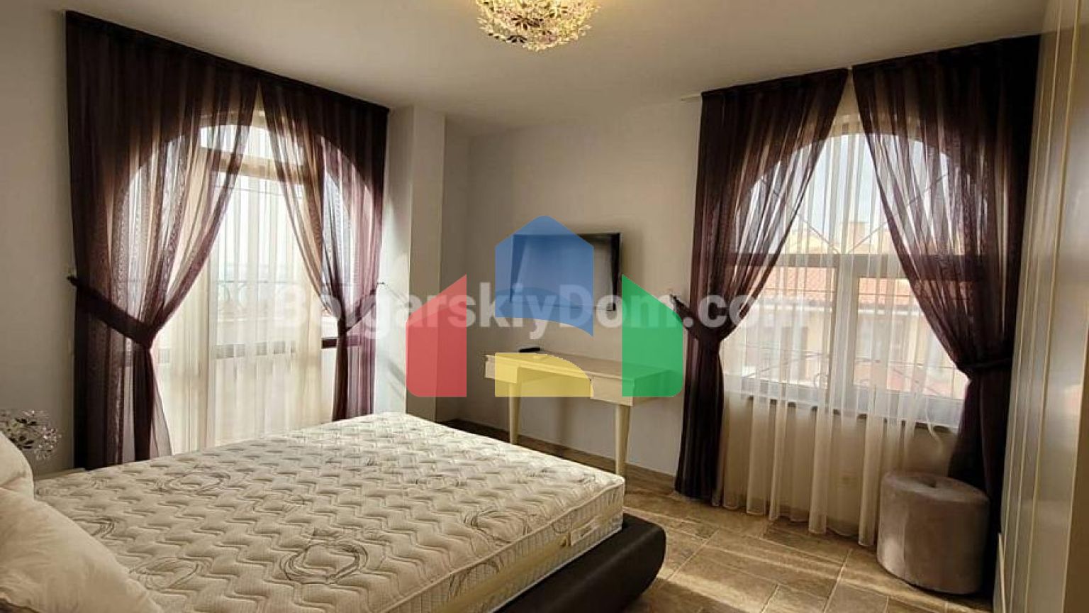 Триповерховий пентхаус в Артур