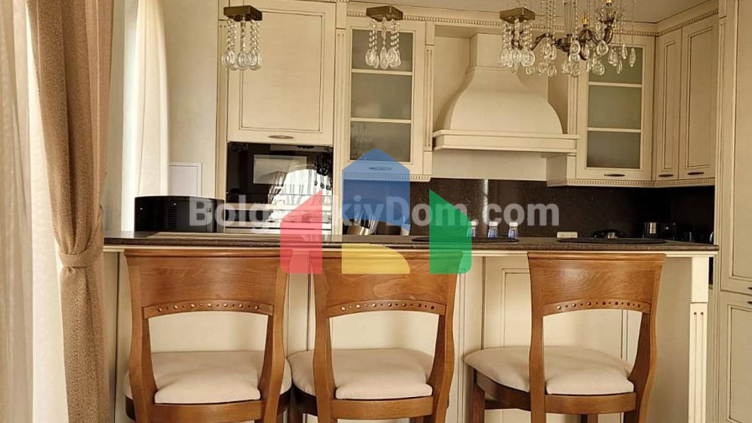 Триповерховий пентхаус в Артур