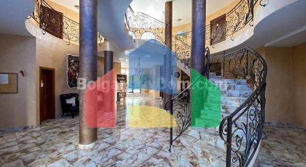 Трикімнатна квартира в Артур