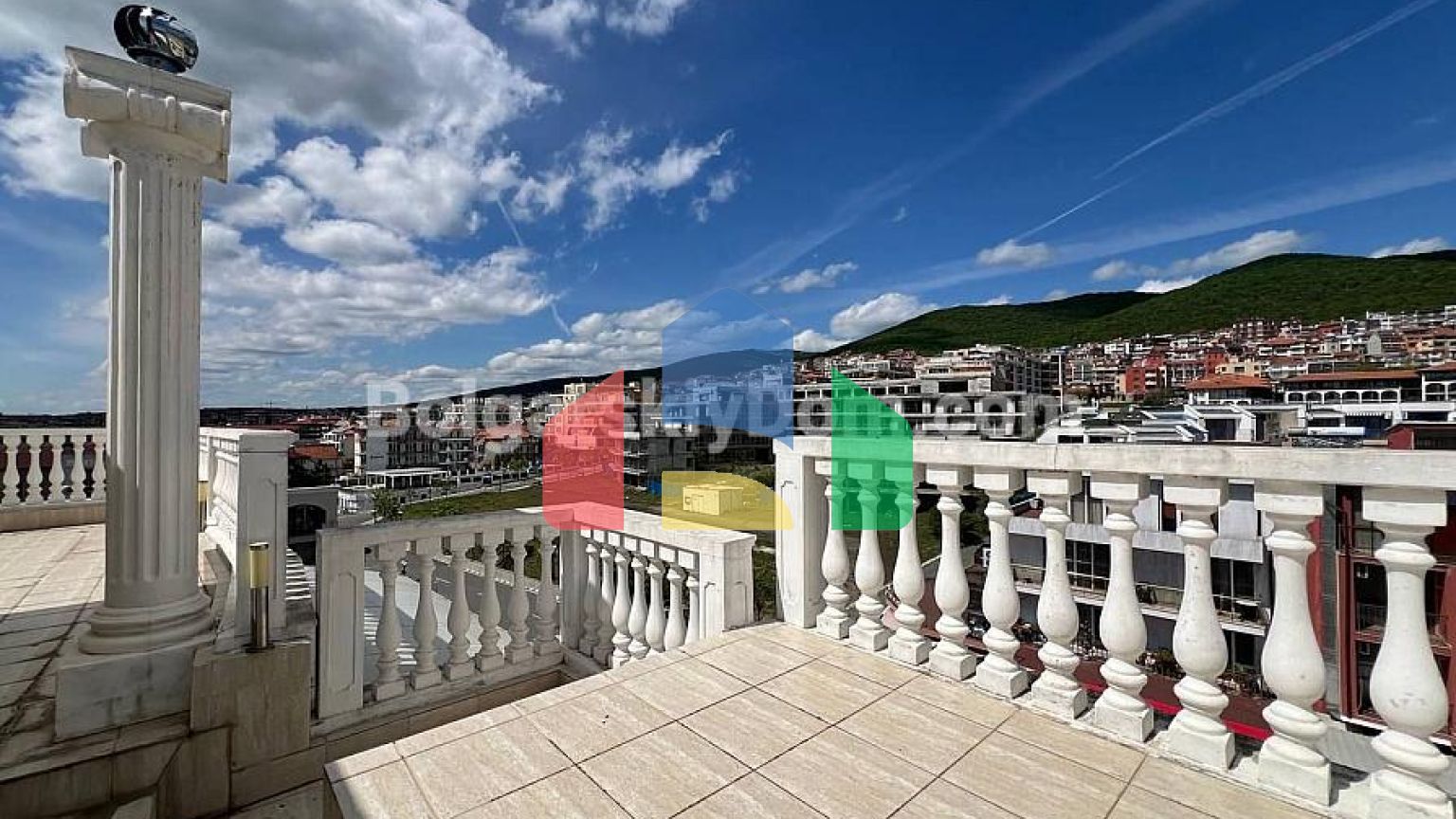 Четырехкомнатная квартира в Марина Санрайз