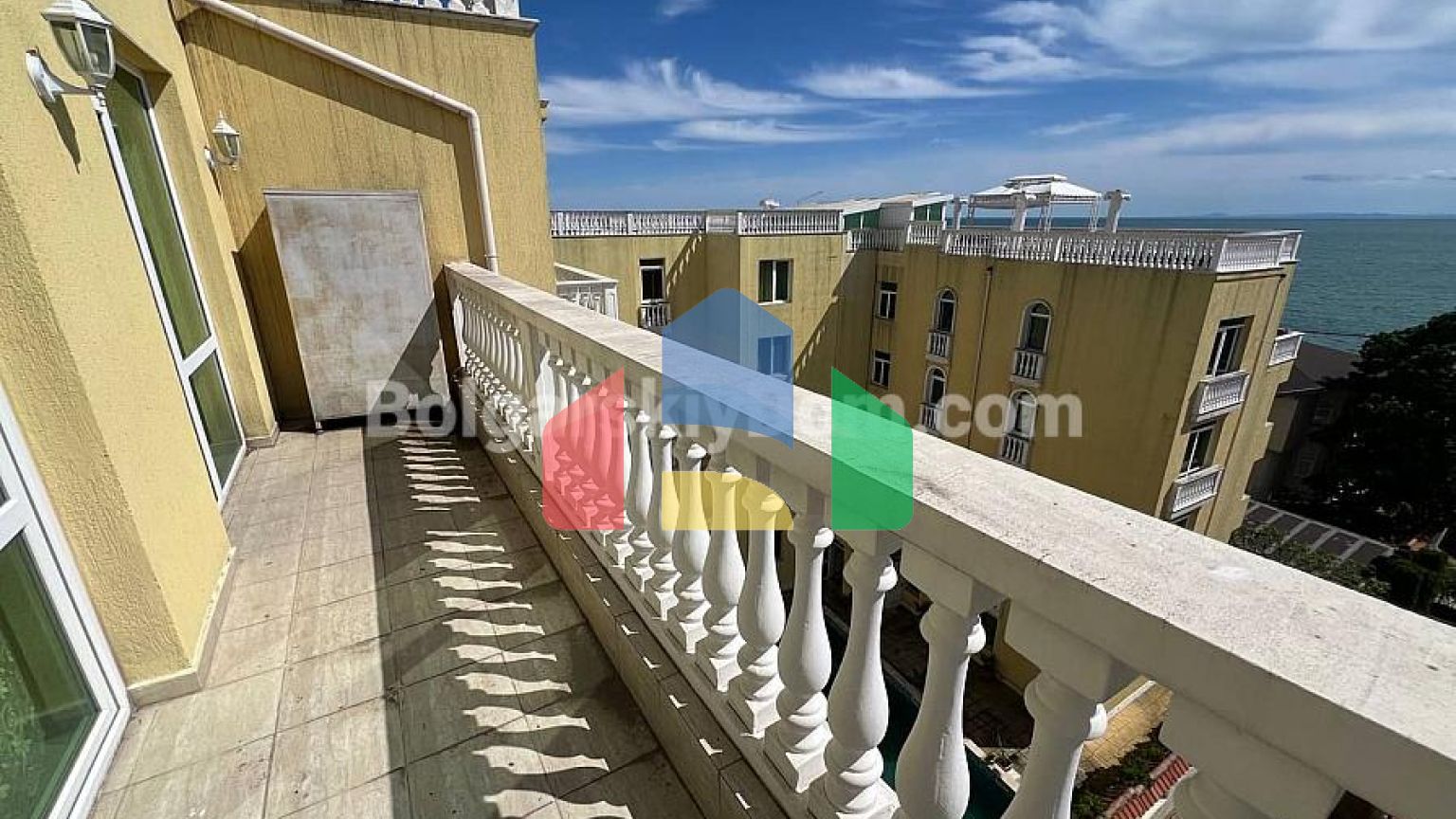 Четырехкомнатная квартира в Марина Санрайз