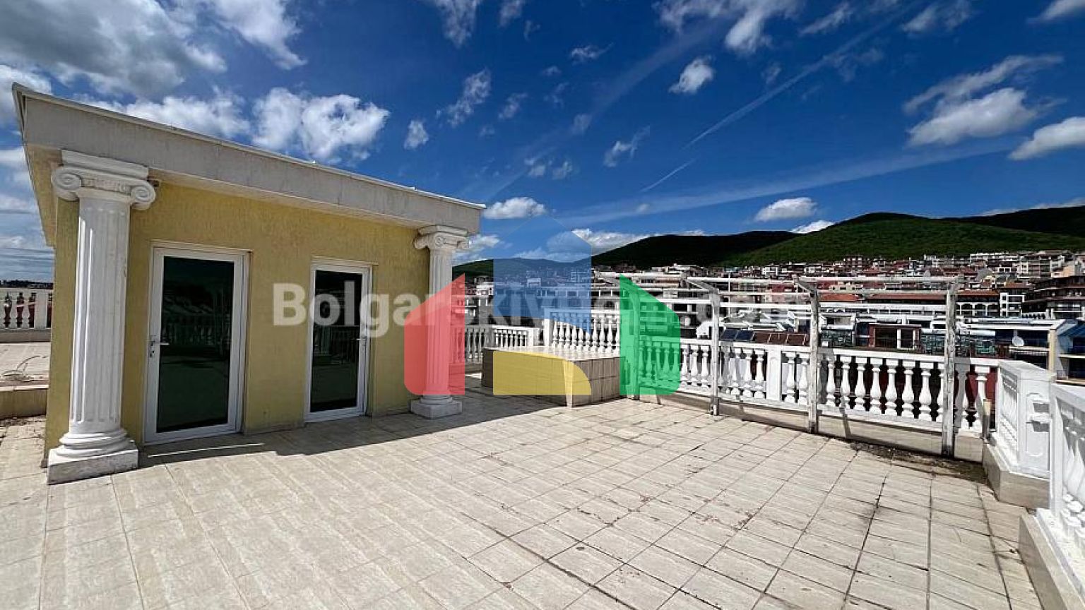 Четырехкомнатная квартира в Марина Санрайз