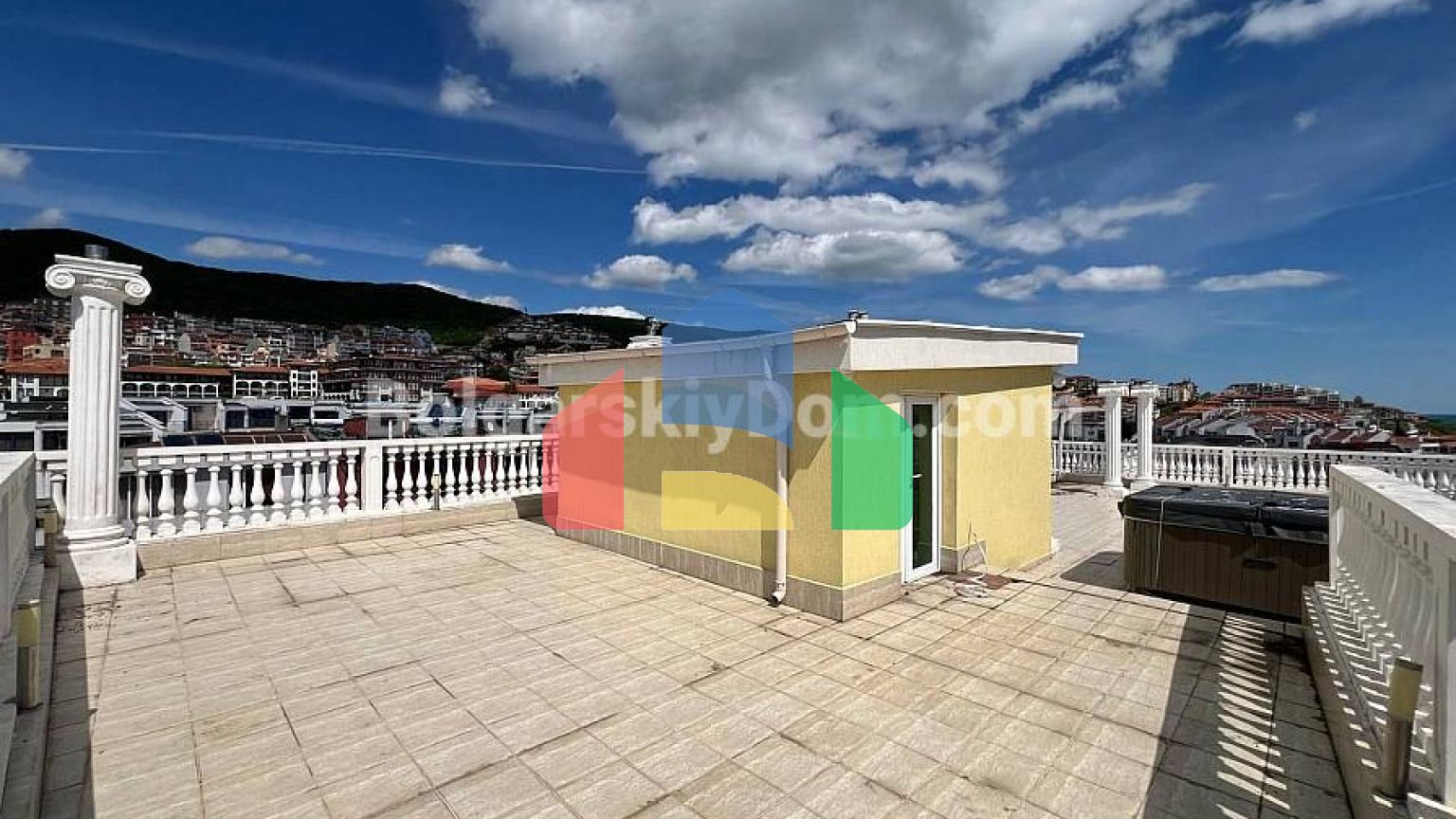 Четырехкомнатная квартира в Марина Санрайз