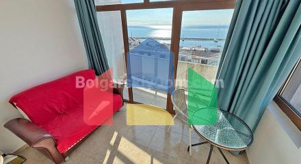 Трикімнатна квартира в Лазур 5