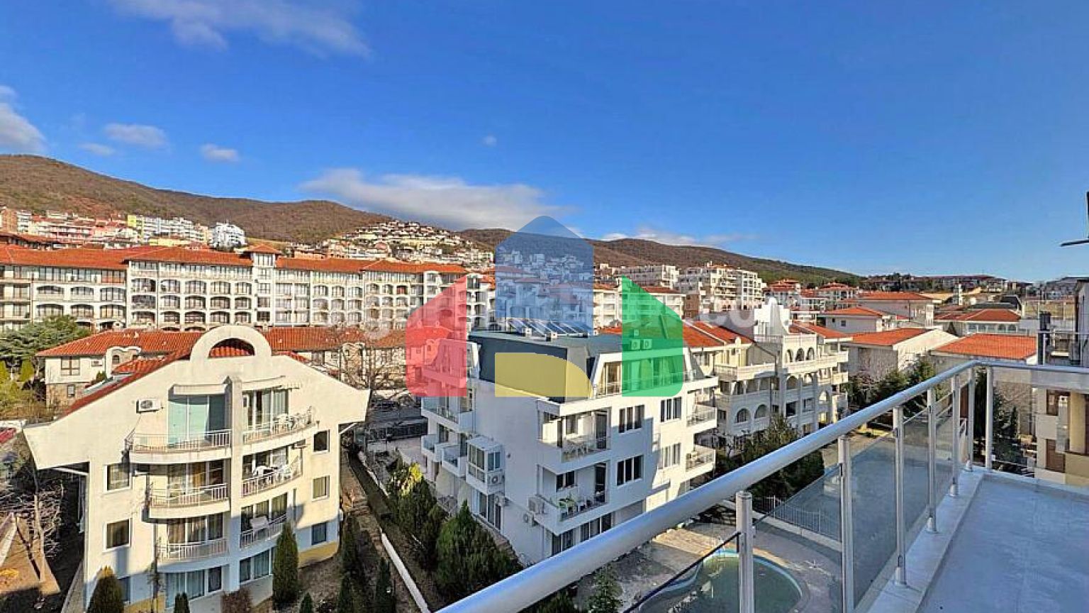 Трикімнатна квартира в Лазур 5