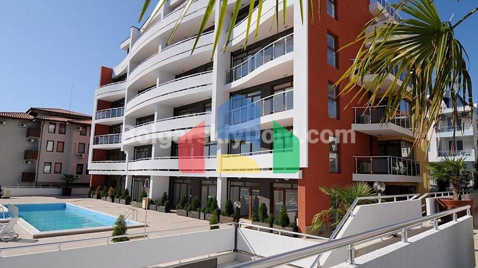 Трикімнатна квартира в Лазур 5