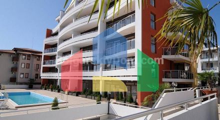 Трикімнатна квартира в Лазур 5