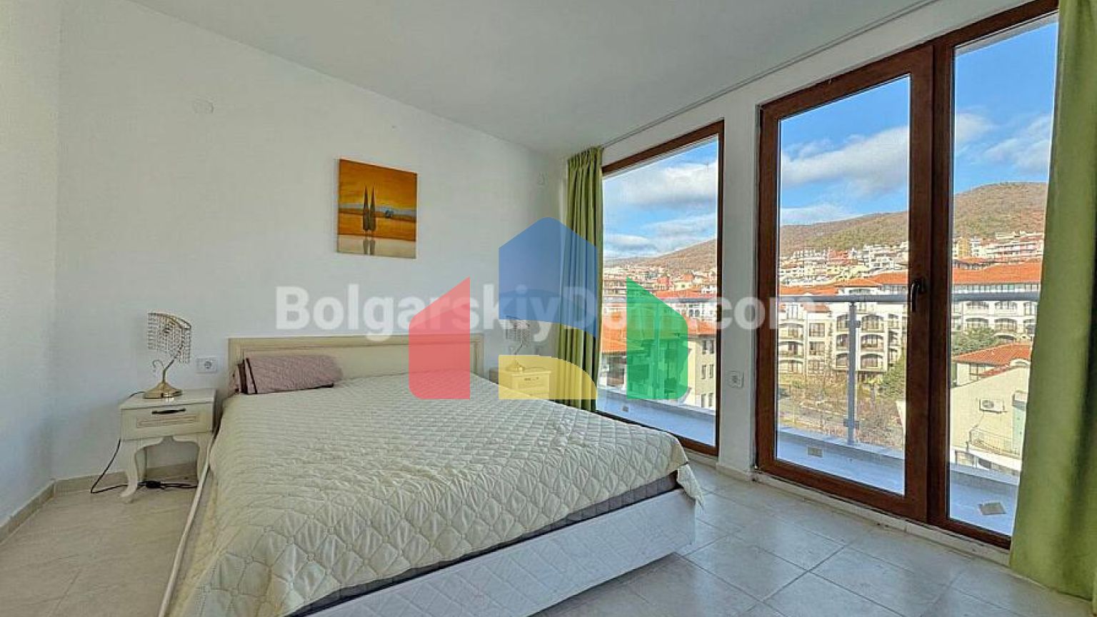 Трикімнатна квартира в Лазур 5