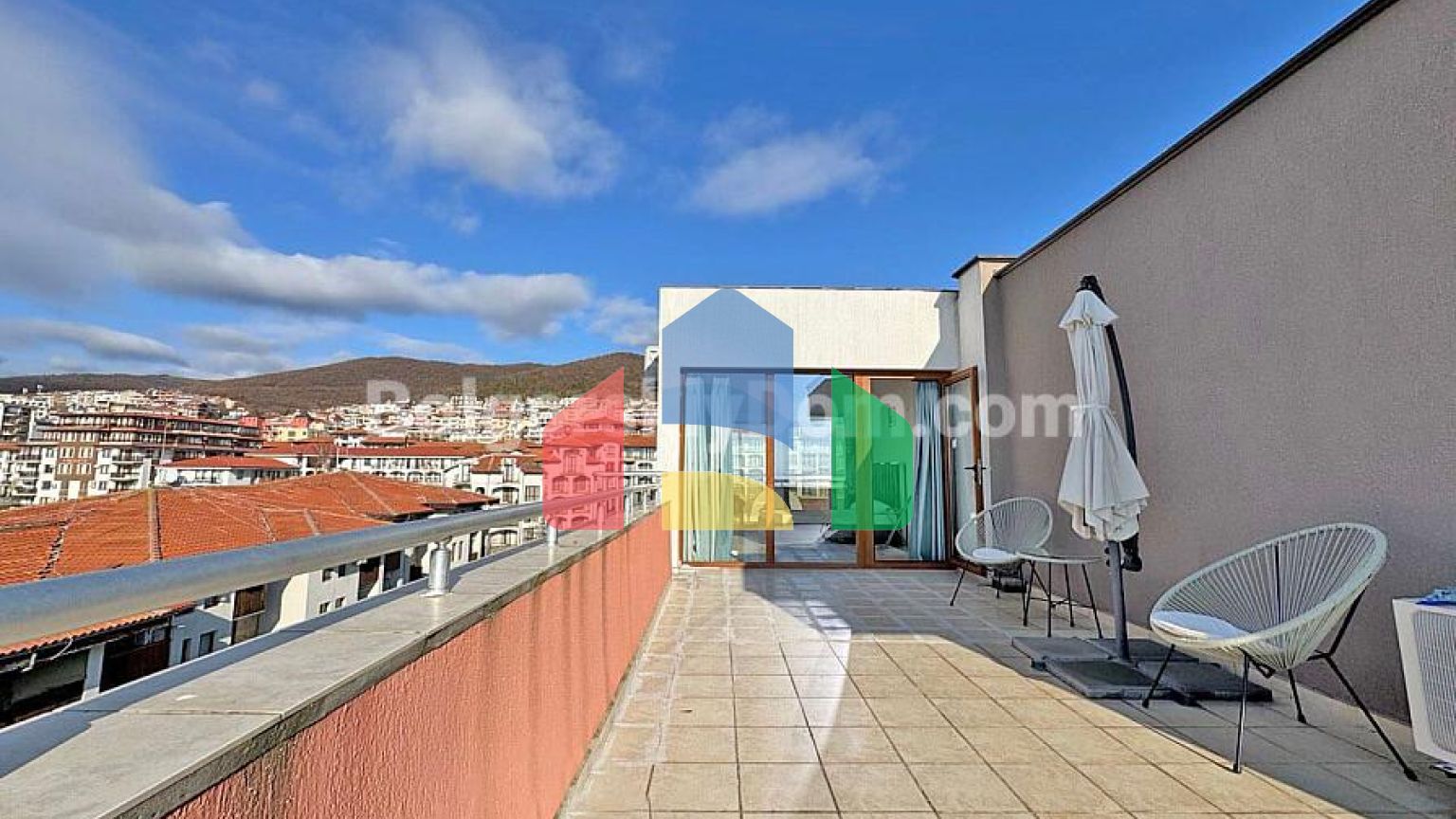 Трикімнатна квартира в Лазур 5