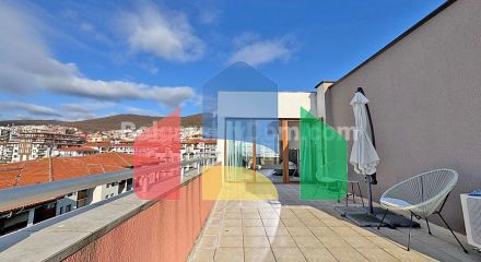 Трикімнатна квартира в Лазур 5