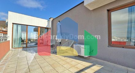 Трикімнатна квартира в Лазур 5