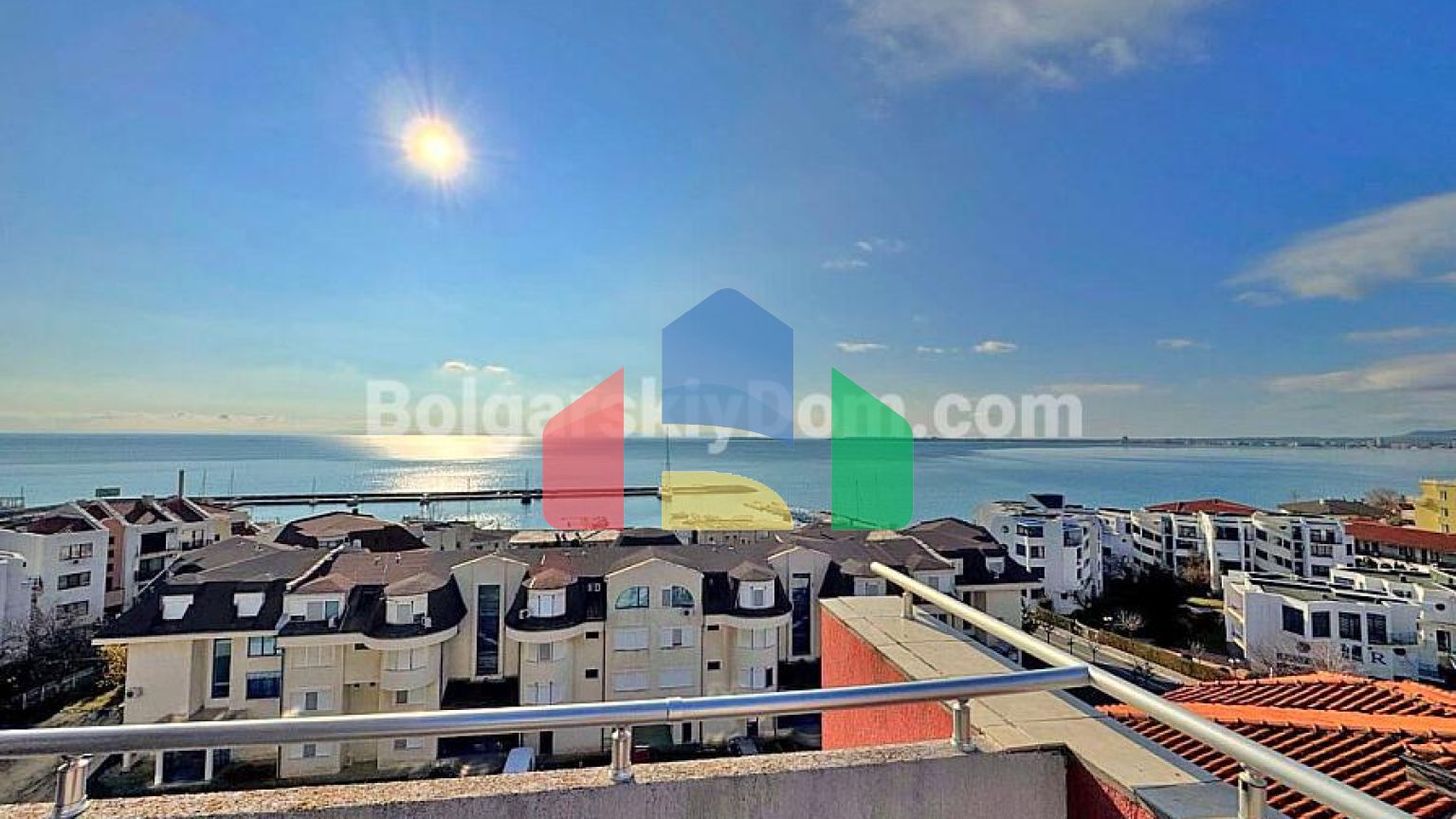 Трикімнатна квартира в Лазур 5