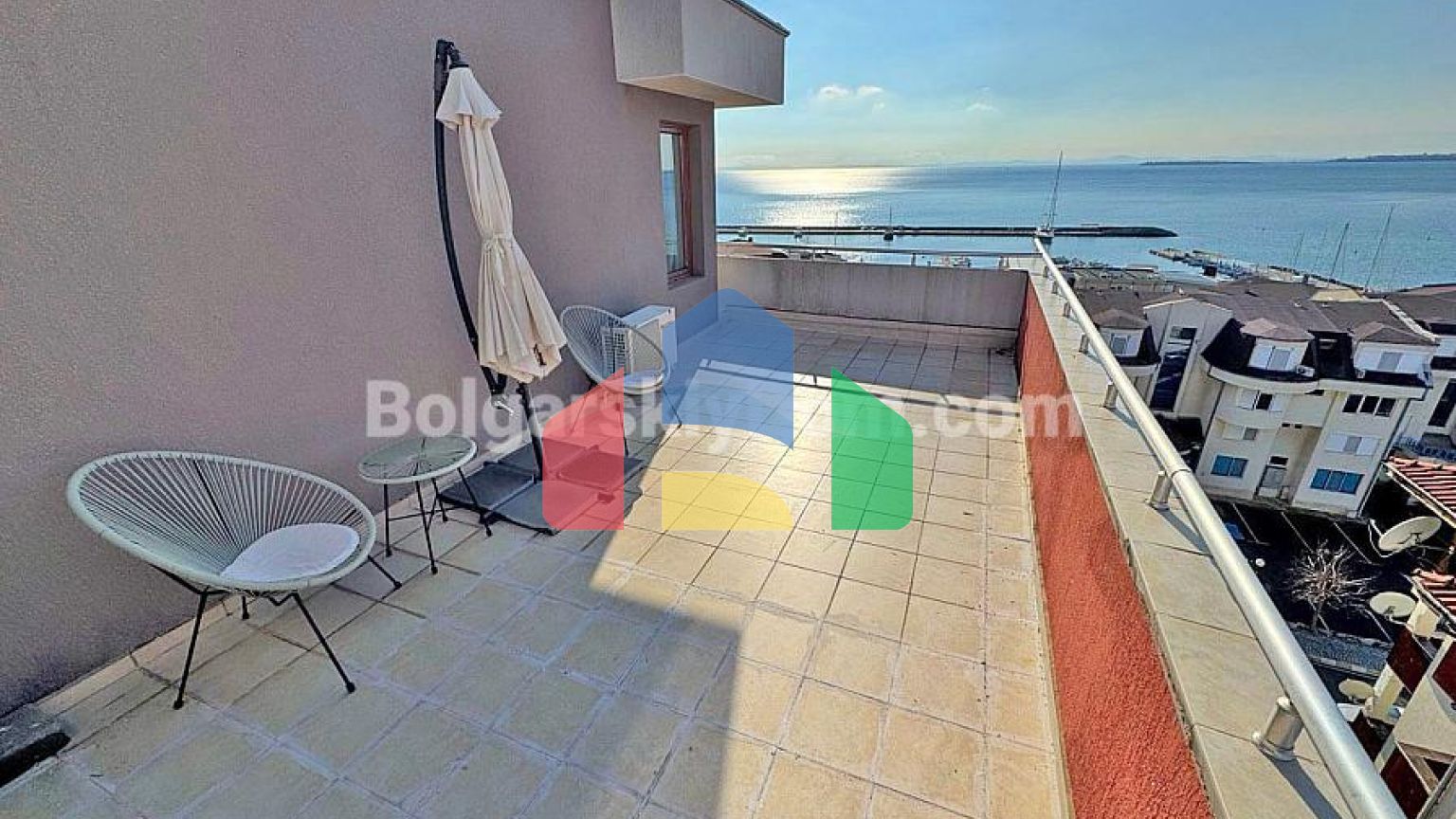 Трикімнатна квартира в Лазур 5