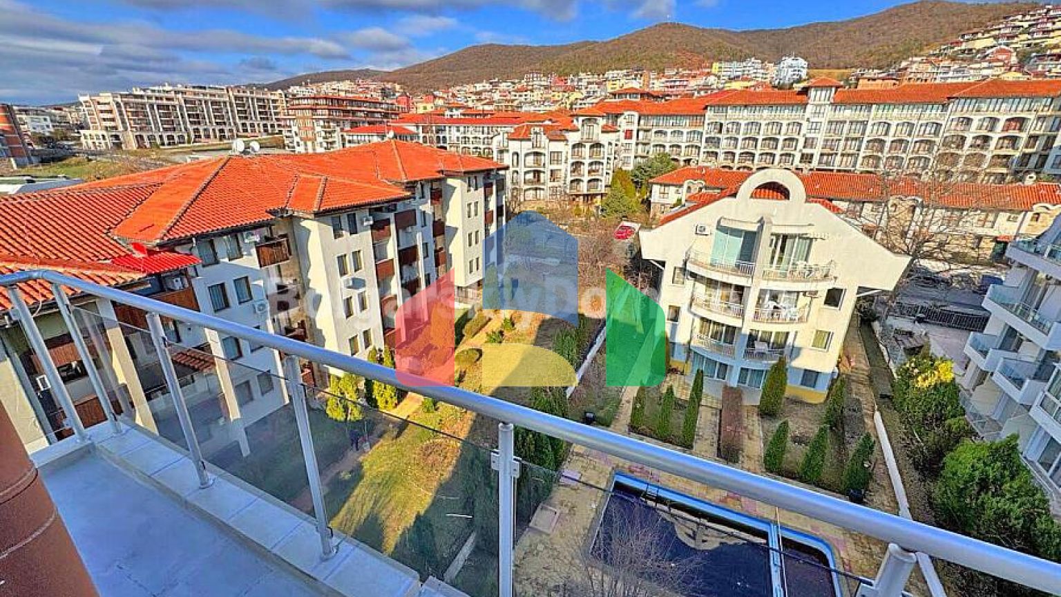 Трикімнатна квартира в Лазур 5