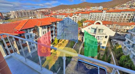 Трикімнатна квартира в Лазур 5