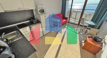 Трикімнатна квартира в Лазур 5