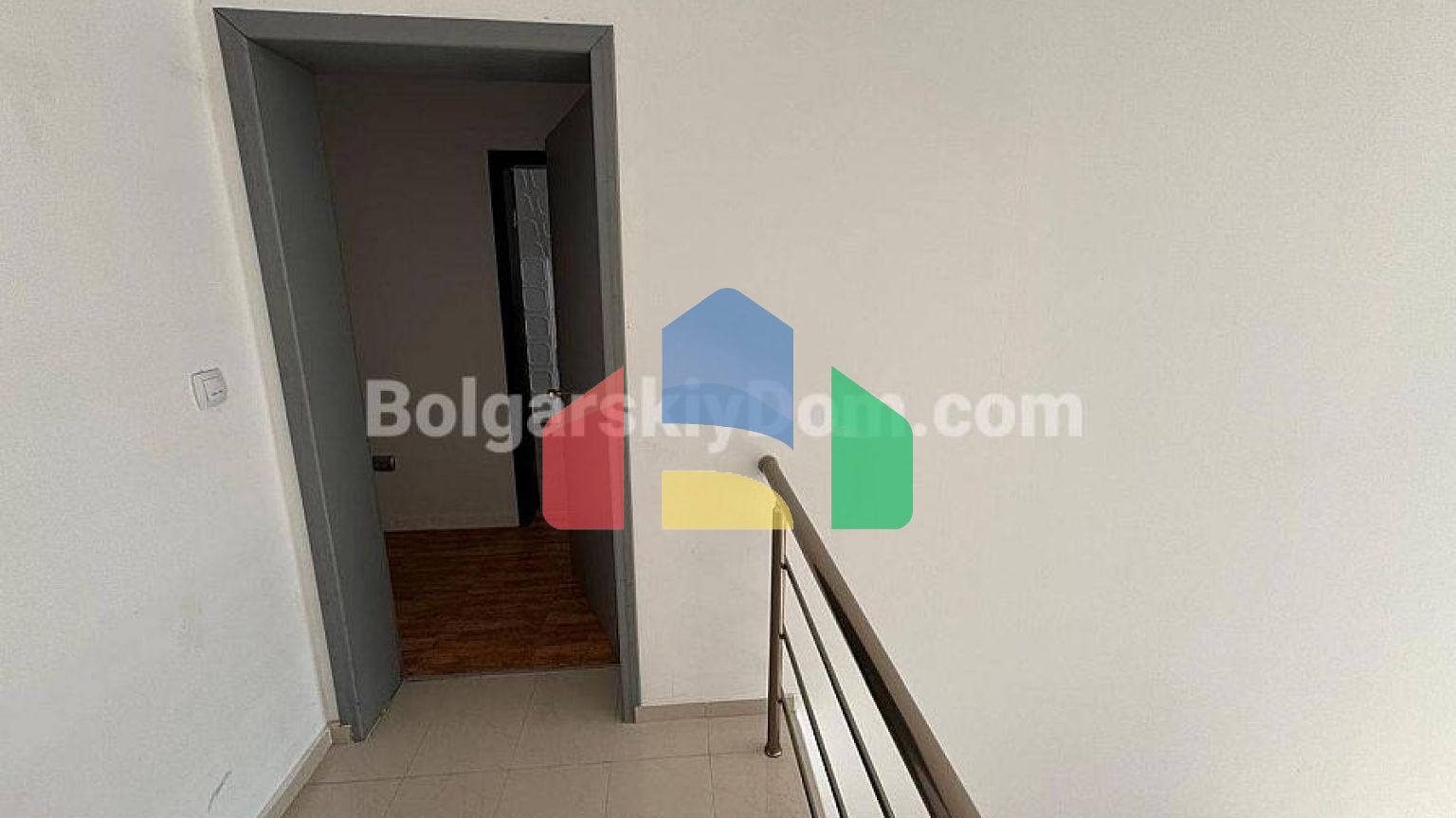 Трехкомнатная квартира в Новый Изгрев