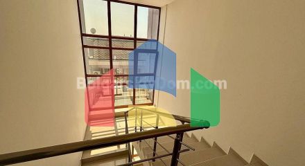 Трехкомнатная квартира в Новый Изгрев